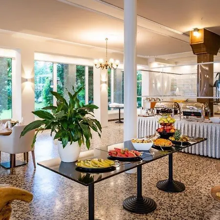 Szálloda Promenaden-strandhotel Marolt 3*